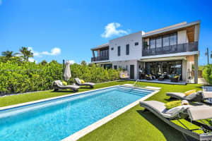 8821 Sw 56th St, Miami