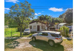 1304 Nw 43rd St, Miami