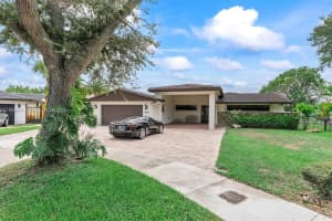 14830 Dade Pine Ave Miami Lakes, FL 33014 - MLS#A11860061
