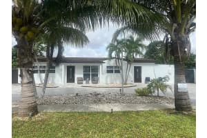 6520 W 8th Ln, Hialeah