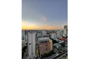 999 Sw 1st Ave 2705, Miami