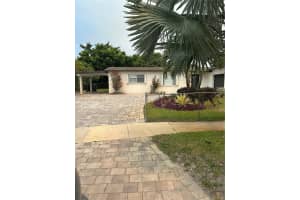8601 Nw 185th Ter, Hialeah