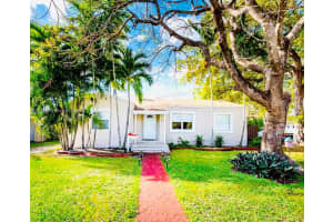 410 Pinecrest Dr, Miami Springs
