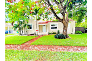 410 Pinecrest Dr, Miami Springs, FL 33166 - MLS#A11860582