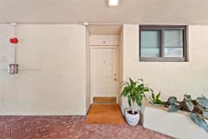 109 Lake Emerald Dr 105 Oakland Park, FL 33309 - MLS#A11860610