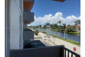 2075 NE 164th St 302, North Miami Beach, FL 33162 - MLS#A11860629