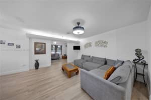 911 N Park Rd Hollywood, FL 33021 - MLS#A11860672