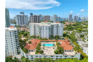 19900 E Country Club Dr 308, Aventura