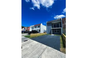 969 W 79th St, Hialeah