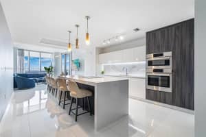 851 Ne 1st Ave 3301, Miami