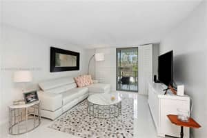 210 Sea View Dr 207, Key Biscayne