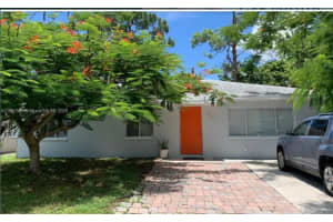 5237 Warren St., Naples