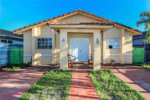 2534 W 72nd St, Hialeah, FL 33016 - MLS#A11860955