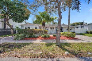 1052 Ne 179th Ter North Miami Beach, FL 33162 - MLS#A11860982