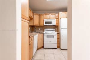9420 Poinciana Pl 210 Davie, FL 33324 - MLS#A11860993