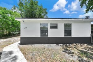 3833 Nw 213th Ter, Miami Gardens
