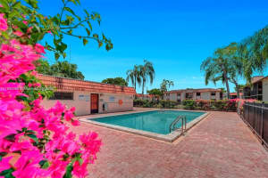 842 Ne 209th St 201, Miami