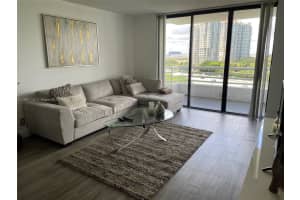3300 Ne 192nd St 902, Aventura