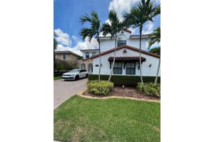 9713 Nw 8th Ter, Miami