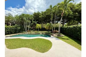 3989 Pinewood Ln, Weston