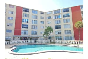 1475 Ne 125th Ter 110b1, North Miami