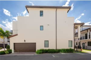 4542 Nw 83rd Psge Doral, FL 33166 - MLS#A11861235