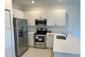 2633 SE 10th St ., Homestead, FL 33035 - MLS#A11861393