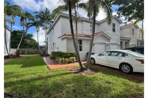 1041 Ne 208th St, Miami