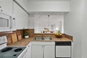 9340 Fontainebleau Blvd W505, Miami, FL 33172 Sold 06/03/26