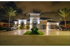 541 E Enclave Cir E, Pembroke Pines