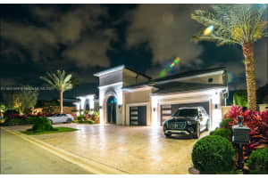 541 E Enclave Cir E Pembroke Pines, FL 33027 - MLS#A11861569