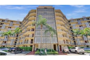 3101 N Country Club Dr 401 Aventura, FL 33180 - MLS#A11861700