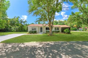 11320 Ne 11th Pl, Biscayne Park
