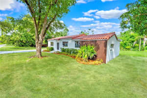 11320 NE 11th Pl, Biscayne Park, FL 33161 - MLS#A11861742