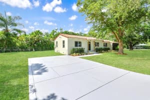 11320 NE 11th Pl, Biscayne Park, FL 33161 - MLS#A11861742