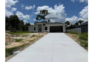 5028 N Peachtree Cir, La Belle
