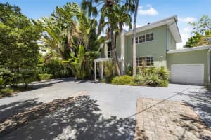 3180 N Bay Rd Miami Beach, FL 33140 - MLS#A11861819