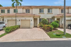 1915 Nw 79th Ter, Pembroke Pines