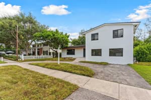 19731 NE 24th Ave, Miami, FL 33180 - MLS#A11861847
