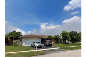 8203 Nw 73rd Ter, Tamarac