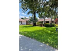 19265 E Saint Andrews Dr, Hialeah