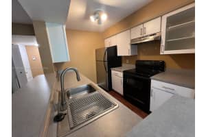 2350 Nw 33rd St 808, Oakland Park