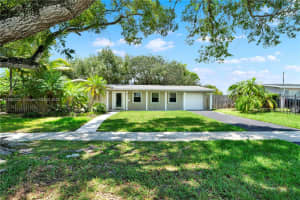 16022 SW 98th Ave, Miami, FL 33157 - MLS#A11862020
