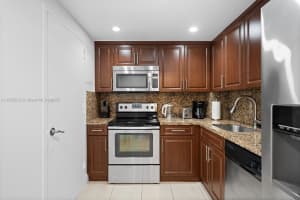401 Golden Isles Dr 406 Hallandale Beach, FL 3010 - MLS#A11862032
