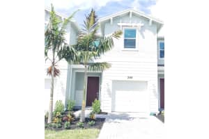 390 SE Crossoak Lane, Port Saint Lucie, FL 34984 - MLS#A11862118