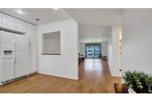 681 S Hollybrook Dr 203 Pembroke Pines, FL 33025 - MLS#A11862301