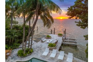 4640 N Bay Rd, Miami Beach, FL 33140 - MLS#A11862322
