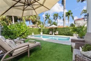 1105 Pin Oak St, Hollywood, FL 33019 - MLS#A11862341