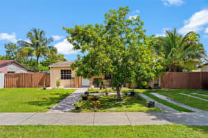 6233 Rodman St Hollywood, FL 33023 - MLS#A11862389