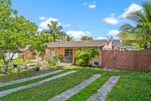 6233 Rodman St Hollywood, FL 33023 - MLS#A11862389
